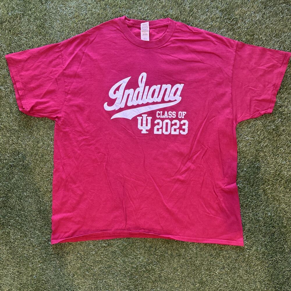 Indiana University Class of 2023 Burgundy Red Graphic Logo Tee Shirt Mens 2XL